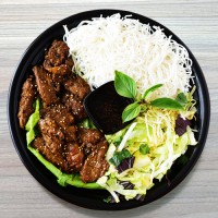 Bun Ngan Nuong - Vietnamské grilované kachní maso s rýžovými nudlemi
